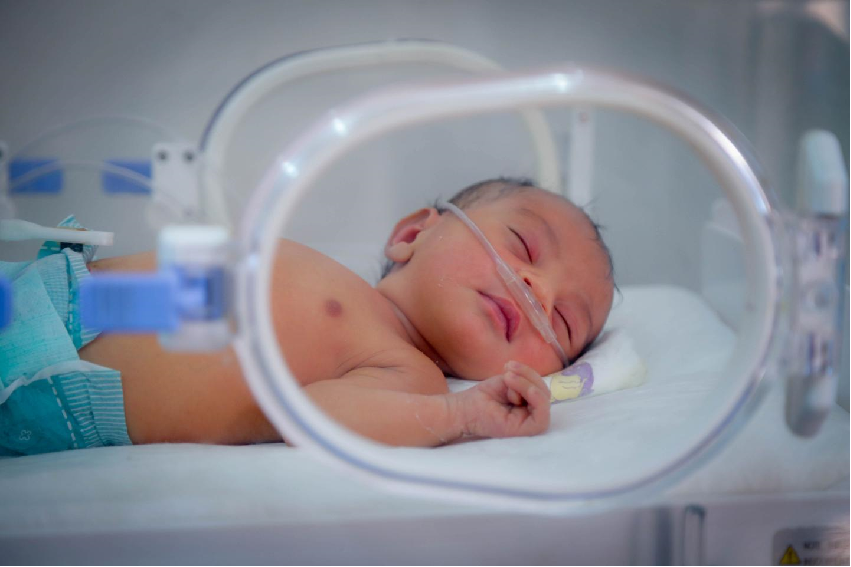Neonatal pneumonia and what causes
